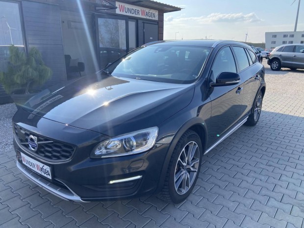 Volvo V60 Cross Country 2.0 D [D4] Momentum Gea...